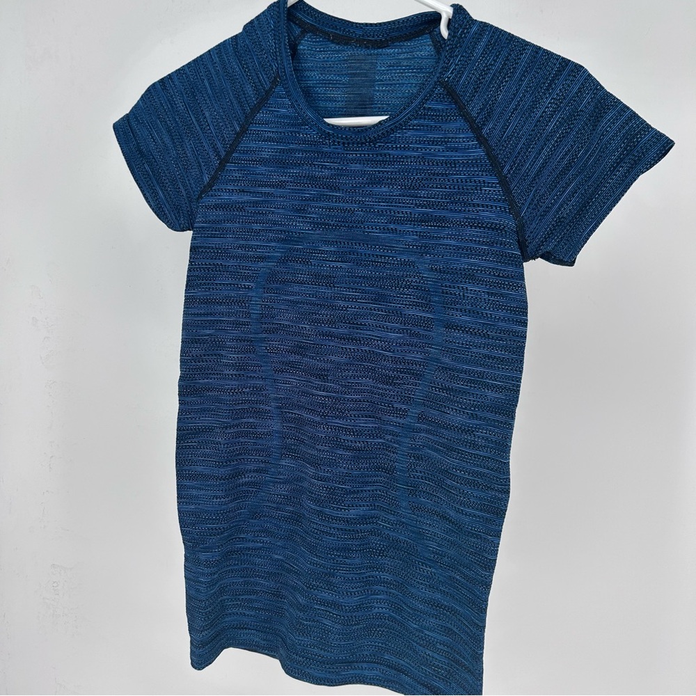 Lululemon Swiftly Tech Short Sleeve 2.0 Crewneck Blue Space Dye Athletic Size 4